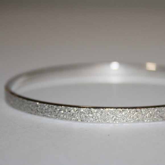 Beautiful sparkling glitter Monet bangle bracelet 7"